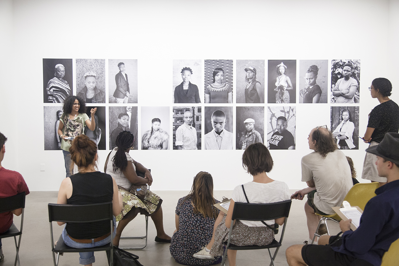 momenta-biennale-jade-almeida-atelier-image-et-identite