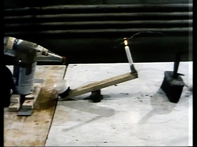 momenta-biennale-peter-fischli-david-weiss-der-lauf-der-dinge(2)