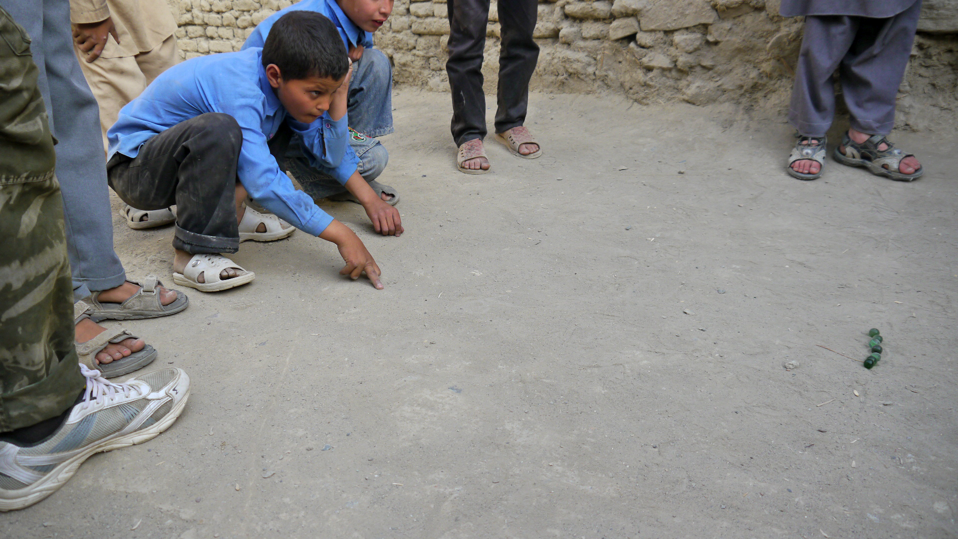 momenta-biennale-francis-alys-childrens-games-marbles
