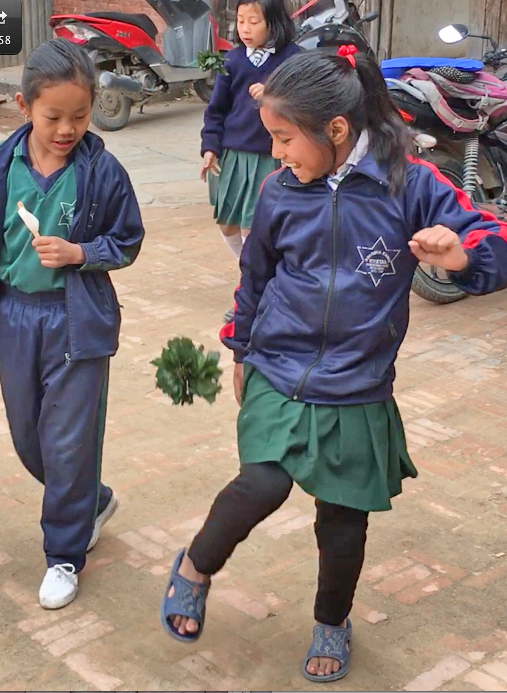 momenta-biennale-francis-alys-childrens-games-chunggi