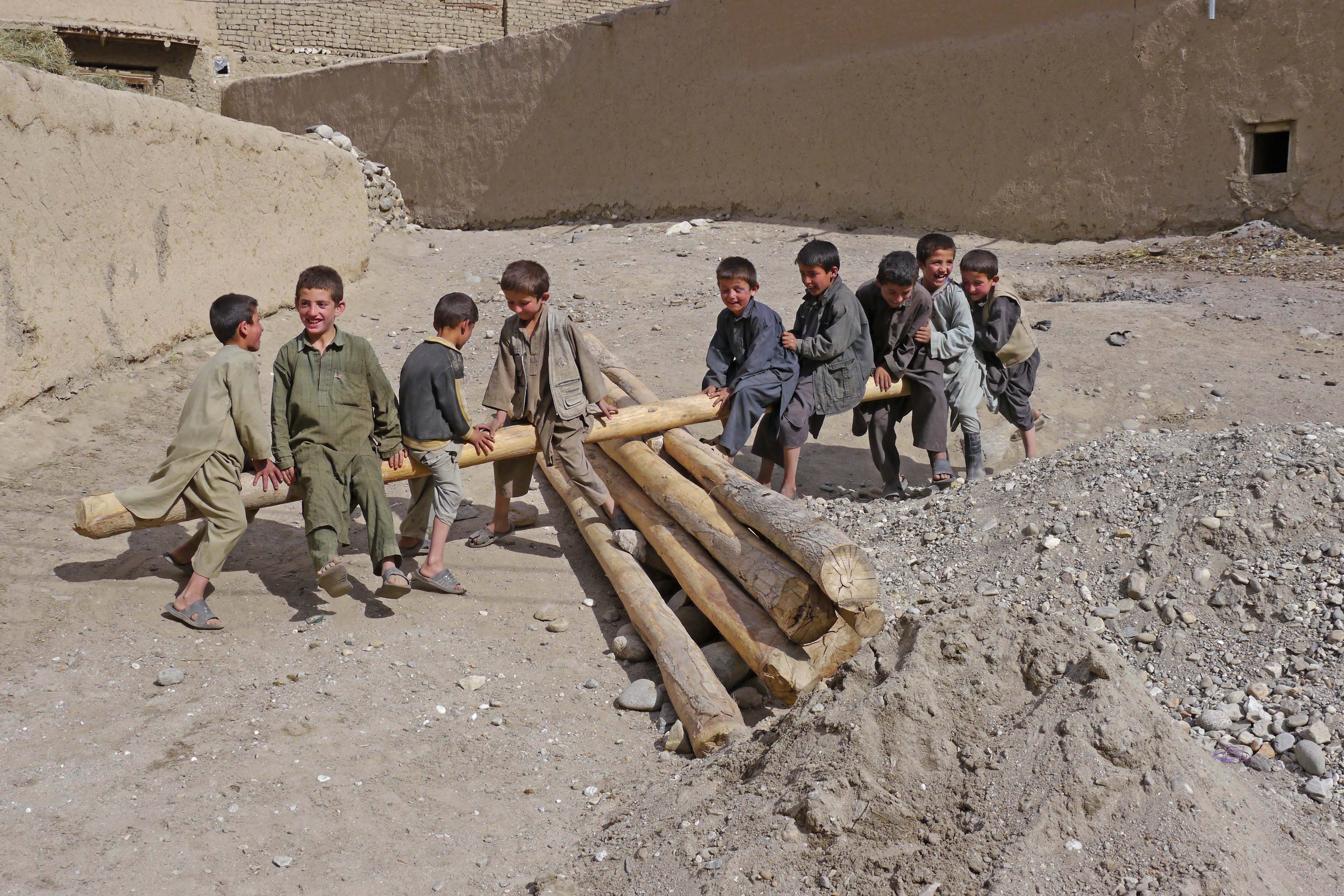 Francis-Alÿs-Yangun-Afghanistan-2011-photo-FA