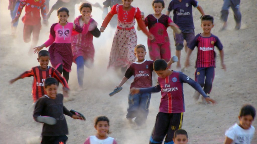 KIDS RUNNING
