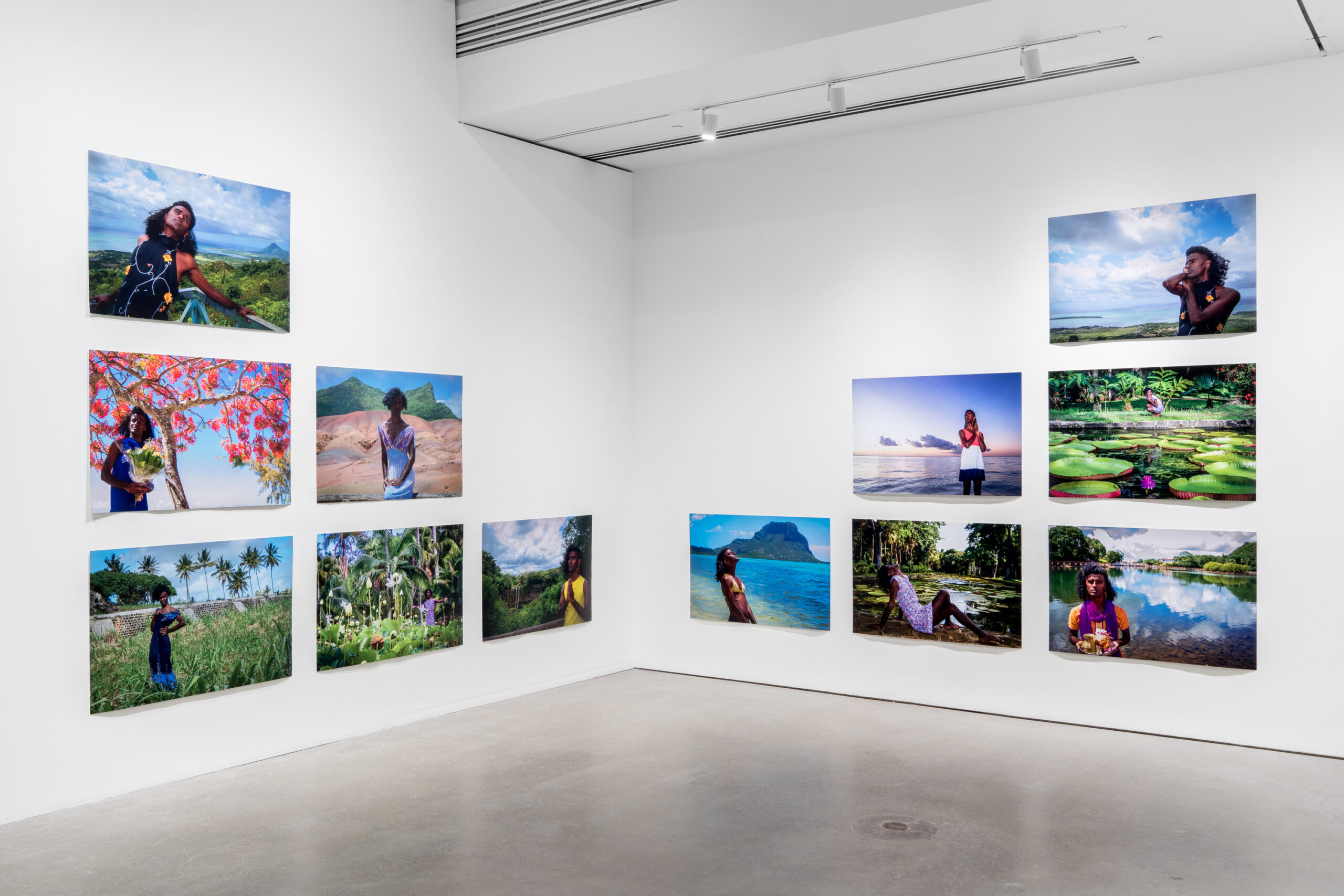 Kama La Mackerel, Breaking the Promise of Tropical Emptiness: Trans Subjectivity in the Postcard, 2019, vue d’installation à la Galerie de l’UQAM dans le cadre de MOMENTA 2021. Photo : Jean-Michael Seminaro