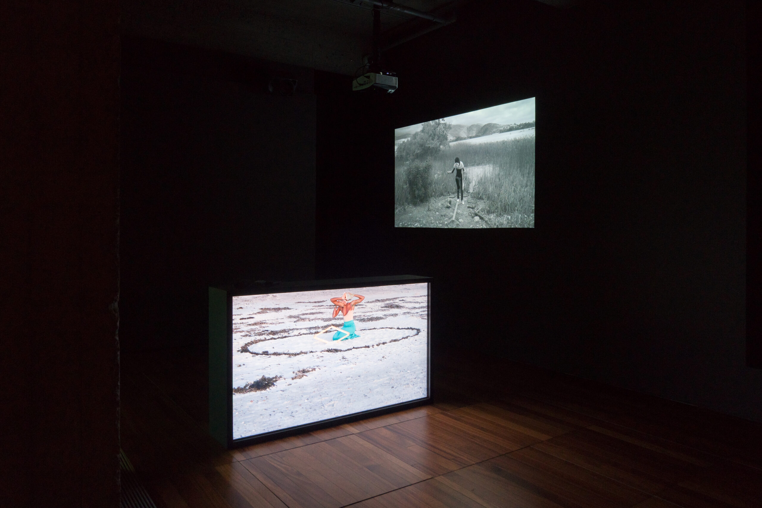 Jamilah Sabur, Un chemin escarpé / A steep path, 2019, vue d’installation à la Fondation PHI dans le cadre de MOMENTA 2021. Photo : Jean-Michael Seminaro