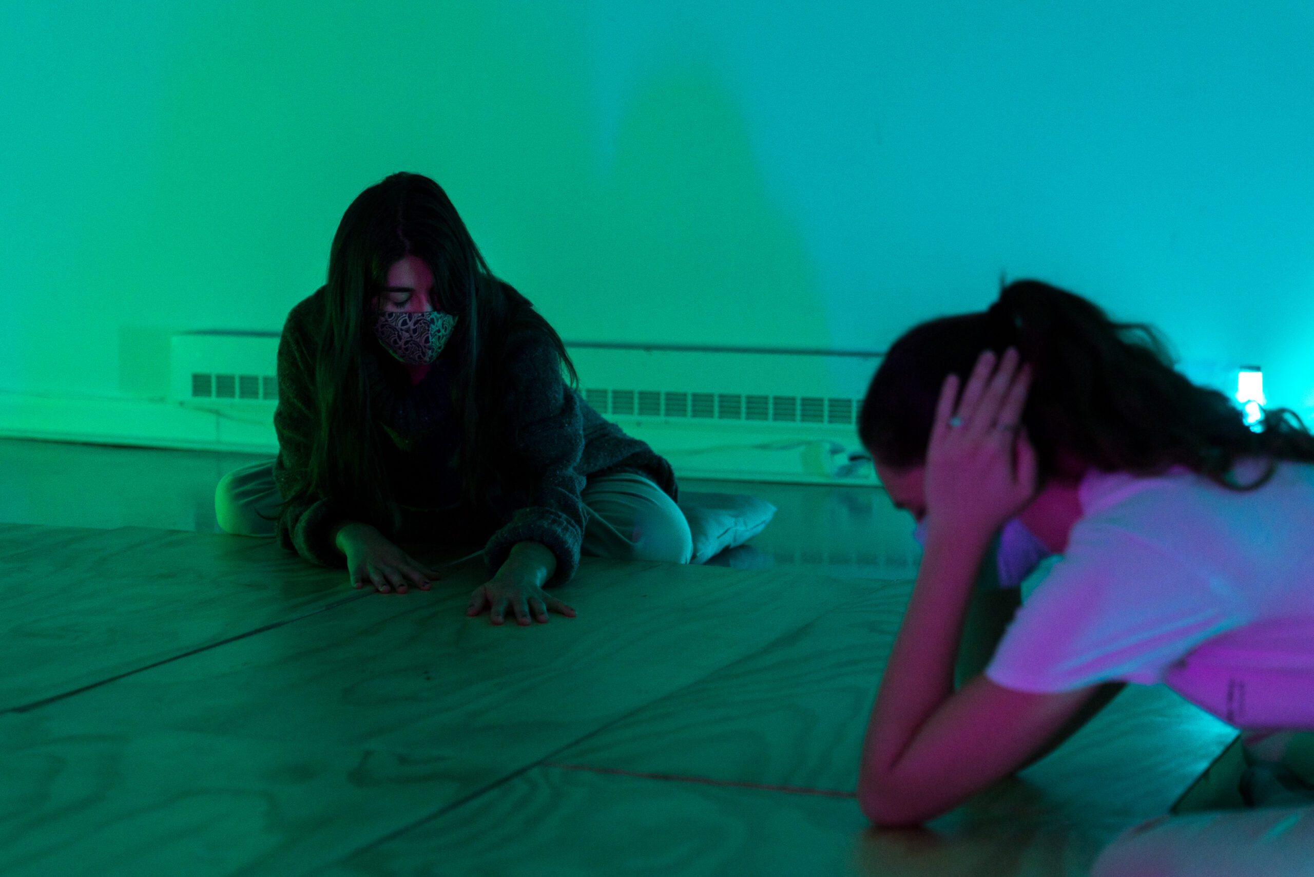 Résonances corporelles, atelier créatif et réflexif en collaboration avec l’artiste et cinéaste Victoria Catherine Chan et la Fondation PHI pour l’art contemporain dans le cadre de MOMENTA 2021. Photo : Jean-Michael Seminaro