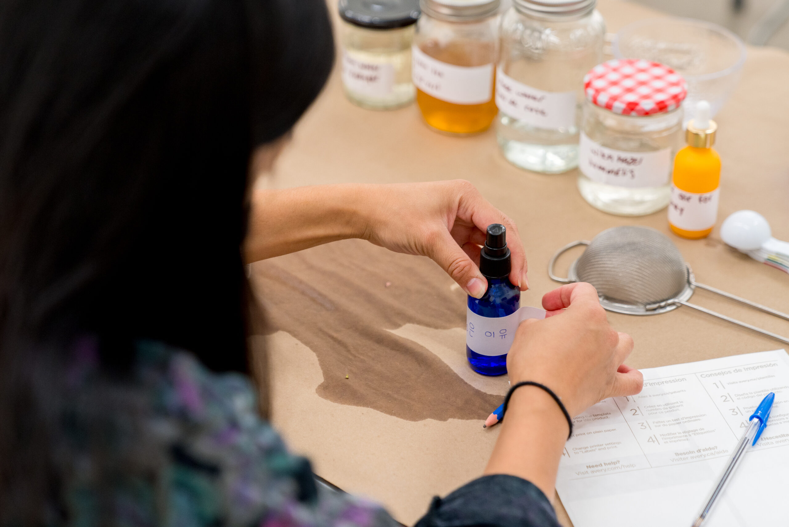 Queer Alchemy, creative and reflective workshop in collaboration with Jamie Ross, Aurora Prevelić, and Occurrence as part of MOMENTA 2021. Photo: Jean-Michael Seminaro