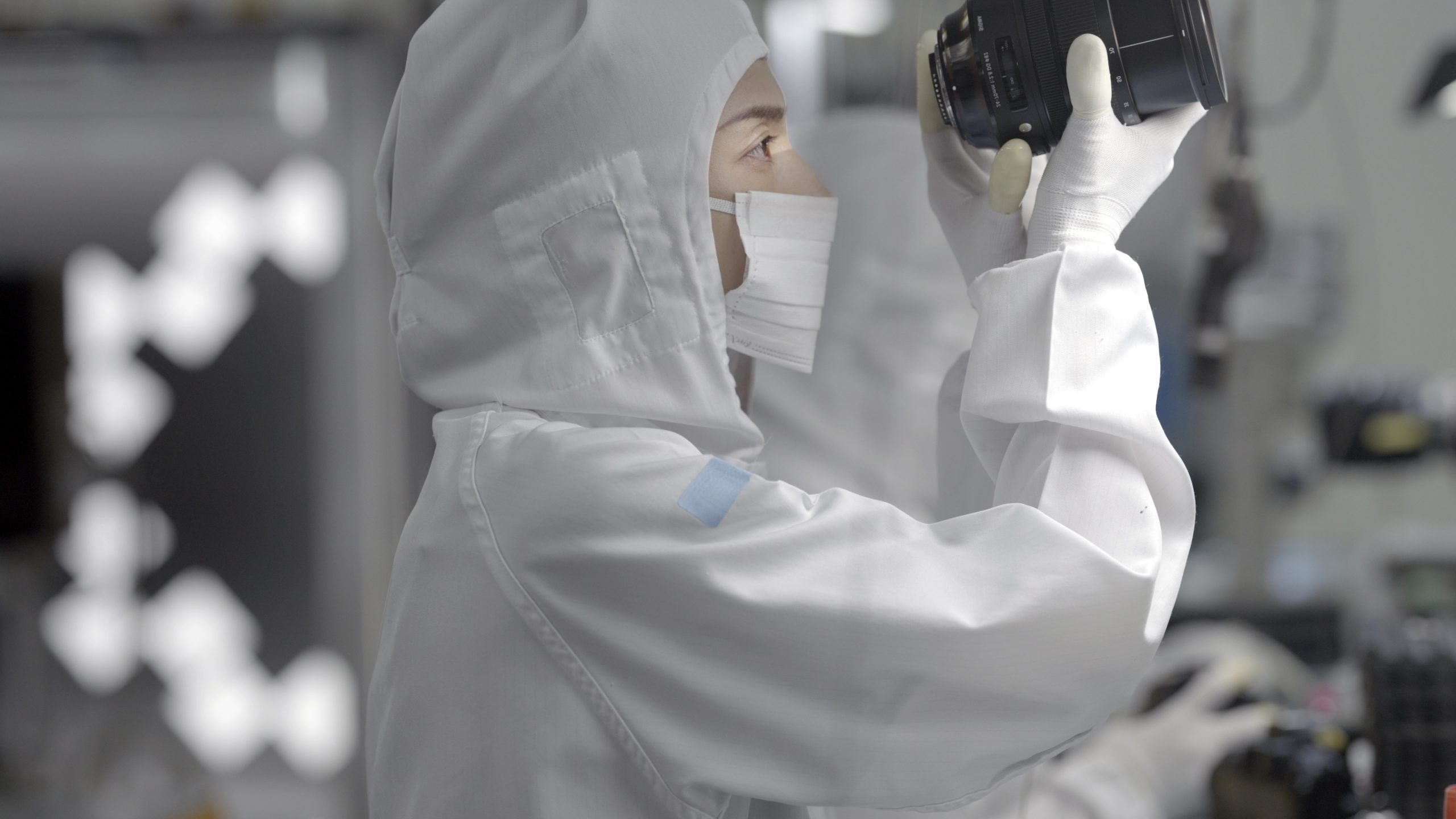 momenta-biennale-04-Carey-young