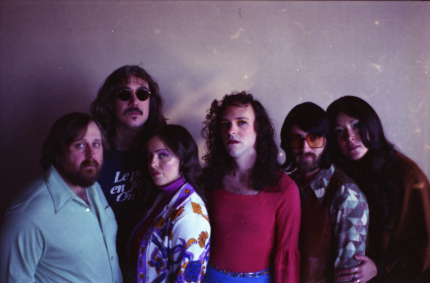 Contourner les pièges de la visibilité. MOMENTA 2023 : Mascarades. L’attrait de la métamorphose