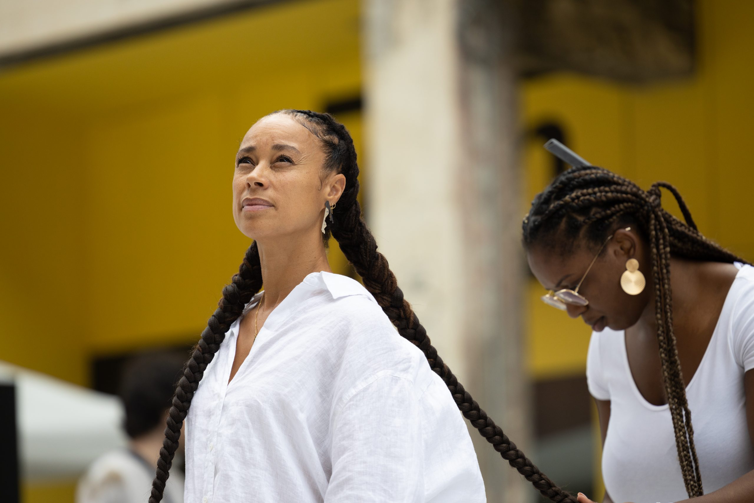 012-momenta-biennale-jeannette-ehlers-performance