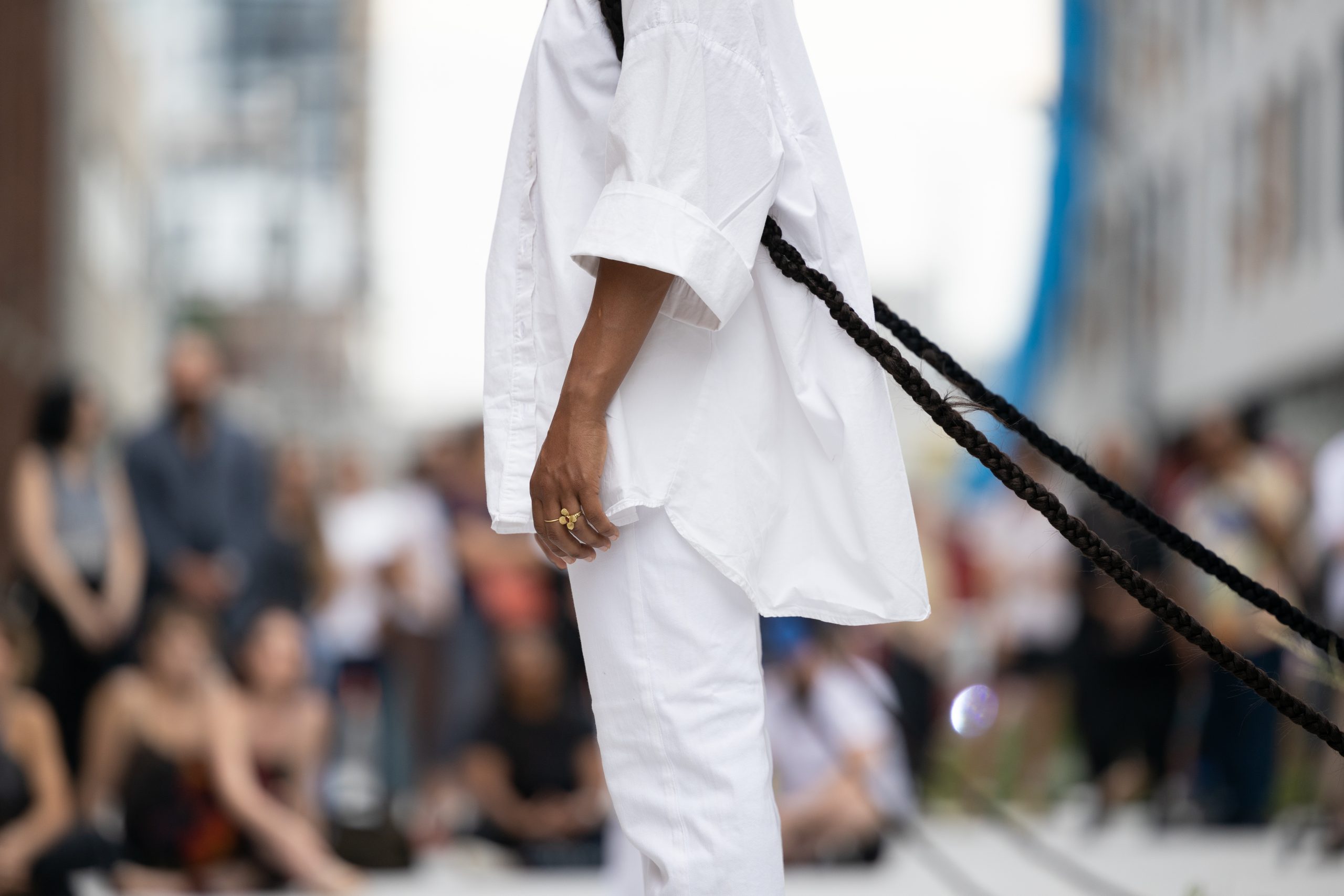 037-momenta-biennale-jeannette-ehlers-performance