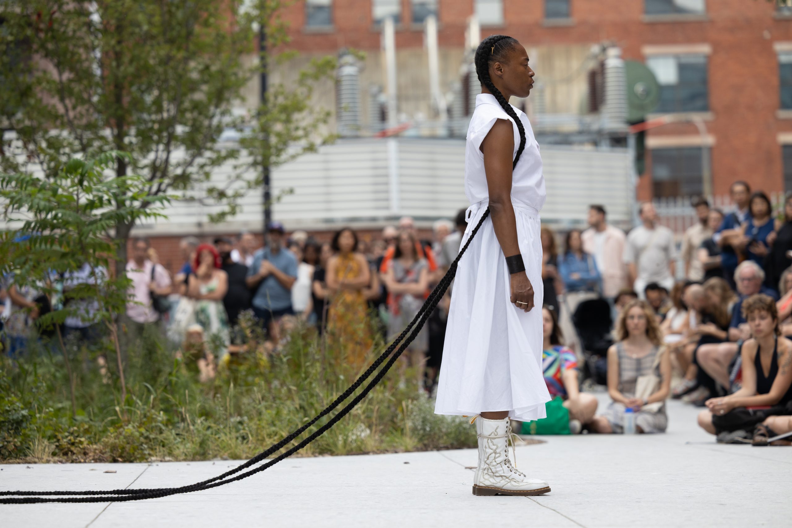 049-momenta-biennale-jeannette-ehlers-performance