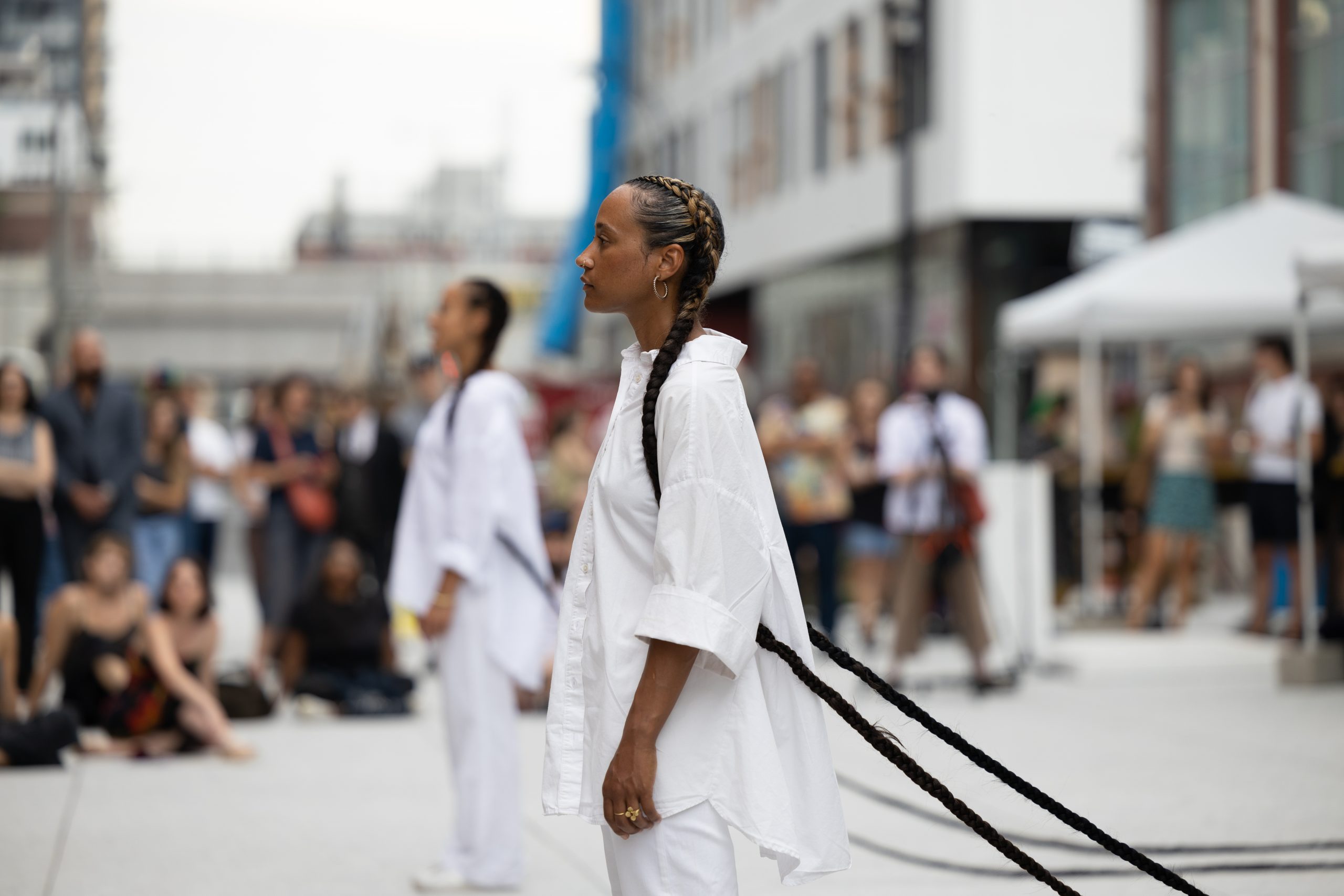 035-momenta-biennale-jeannette-ehlers-performance